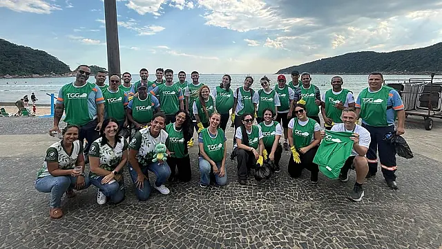 Mutirões recolhem 79 kg de resíduos em praias de Guarujá