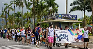 DiversaCaminhada e Festival de Cultura LGBT+ levam o orgulho de existir e lutar à orla de Santos