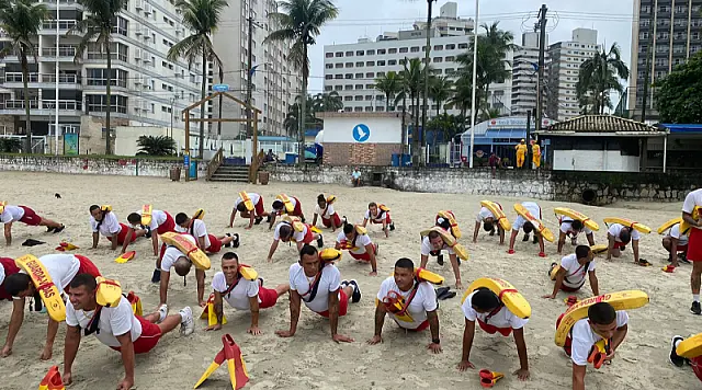 Inscrições para contratação de 25 guarda-vidas temporários seguem até o dia 13 em Guarujá