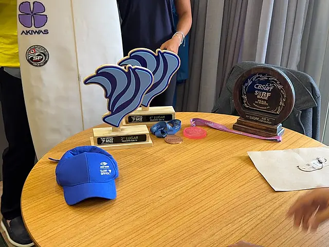 Guarujaense conquista vaga para Mundial Júnior de Surf em 2027 e é recebida por Farid