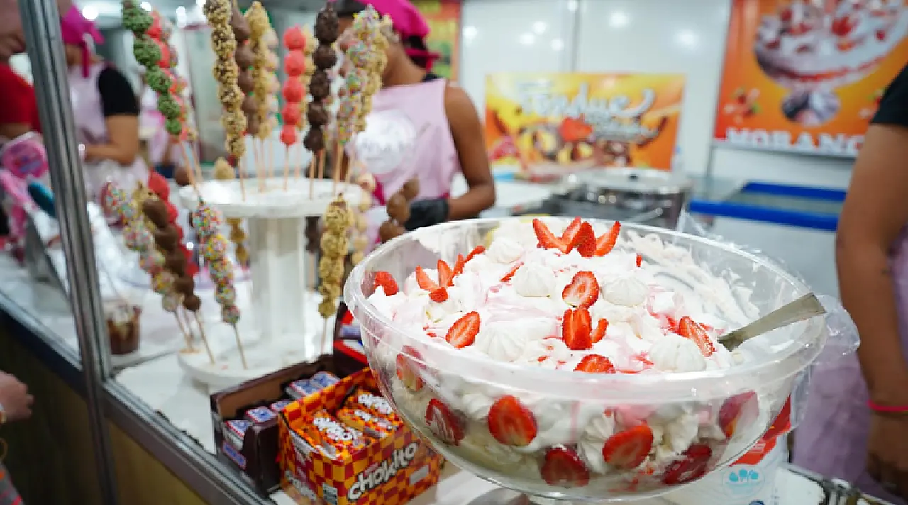 Festa do Morango entra no 3º fim de semana com shows gratuitos e gastronomia em Mongaguá