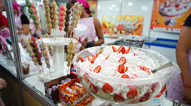 Festa do Morango entra no 3º fim de semana com shows gratuitos e gastronomia em Mongaguá