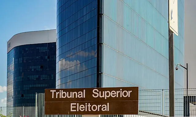Ministro do TSE proíbe suspensão do canal Exército do Lula
