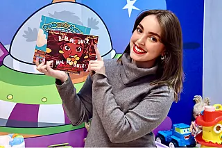 Dia Nacional do Livro: "Sem o financiamento, meu sonho não teria saído do papel", diz escritora apoiada pelo Banco do Povo