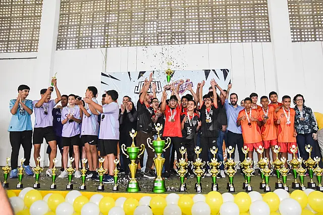 Festa do esporte: Prefeitura premia vencedores dos Jogos Estudantis de São Vicente
