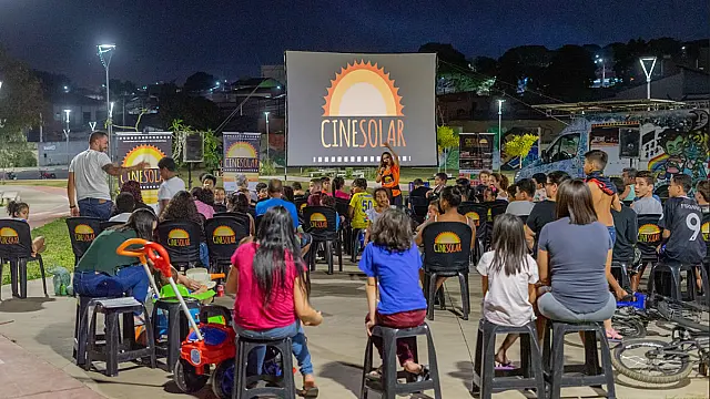 Primeiro cinema movido a energia solar do país chega ao Guarujá no próximo dia 13