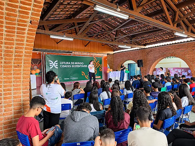Projeto do Ministério da Cultura leva literatura, arte e música a escolas públicas do Guarujá
