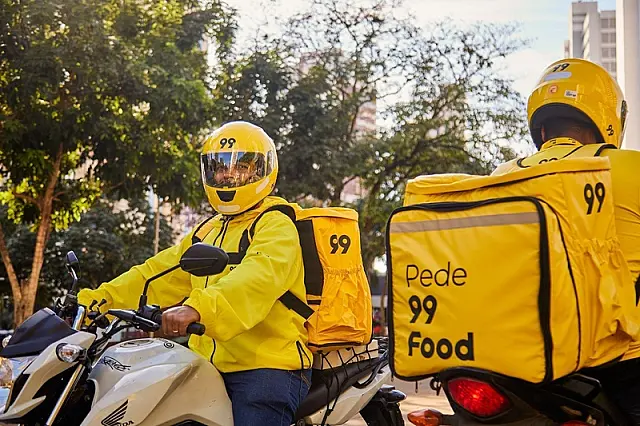 Santista tem hábito de pedir Esfiha e Hot Dog à noite, mas em dias da semana diferentes, diz 99Food