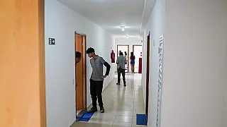 Famílias visitam novas moradias no conjunto habitacional Esmeralda I