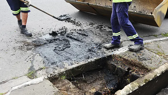 Prefeitura de Praia Grande intensifica limpeza de bueiros em toda Cidade e pede apoio da população