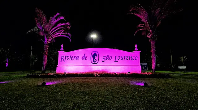 Riviera abriu Outubro Rosa com iluminação especial
