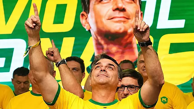 Flávio Bolsonaro supera Lula e ambos disputam 2º turno em 25 de outubro