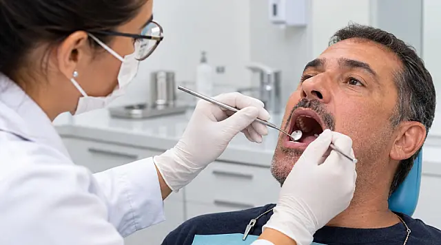 Novembro Vermelho alerta para tratamento preventivo contra o câncer de boca em São Vicente