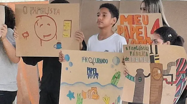 Show de talentos movimenta escola com arte e desfile sustentável