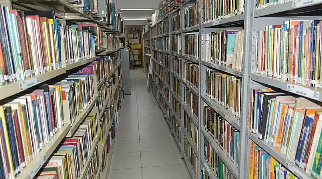 Prefeitura de Guarujá amplia projeto 'Livro Passeante' para todos os Caecs