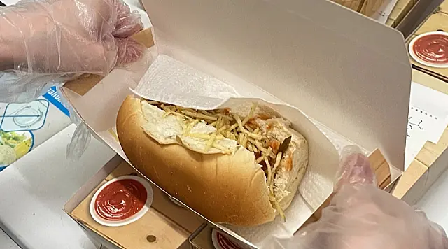 Sexta-feira divertida leva hot dog aos alunos da rede municipal de São Vicente
