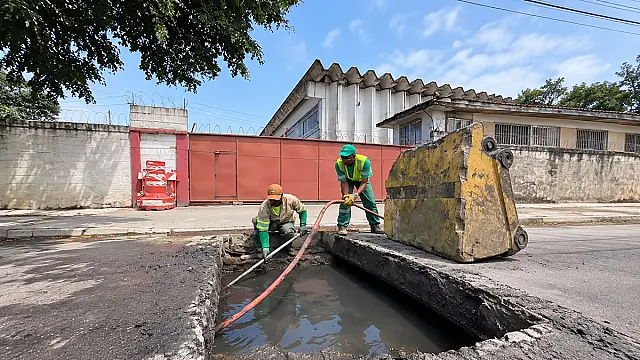 Operação prevê retirar 30 toneladas de sedimentos para reduzir pontos de alagamento na Zona Noroeste de Santos