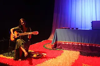 Seja na música ou no teatro, mulheres são destaque na programação artística do Sesc Santos em outubro