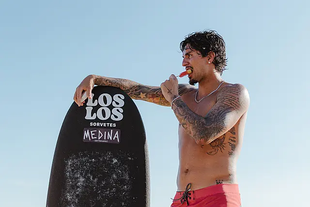 Gabriel Medina leva personagem Medininha para nova linha infantil da Los Los