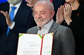 Lula sanciona lei que amplia benefícios para MEIs e envia ao Congresso PEC sobre tarifa zero no transporte coletivo
