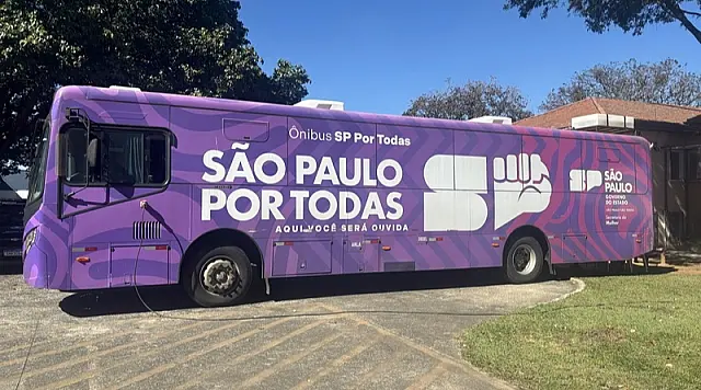 Ônibus SP Por Todas leva orientação sobre direitos às mulheres de Cubatão